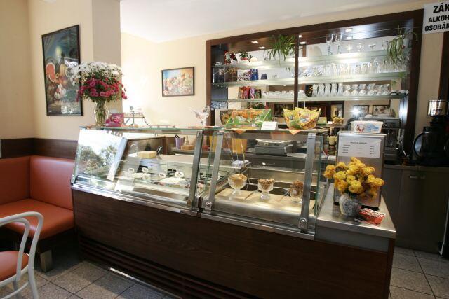 Hotel Saloon Zlín Екстериор снимка