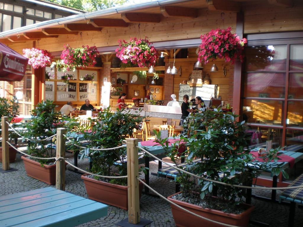 Hotel Saloon Zlín Екстериор снимка