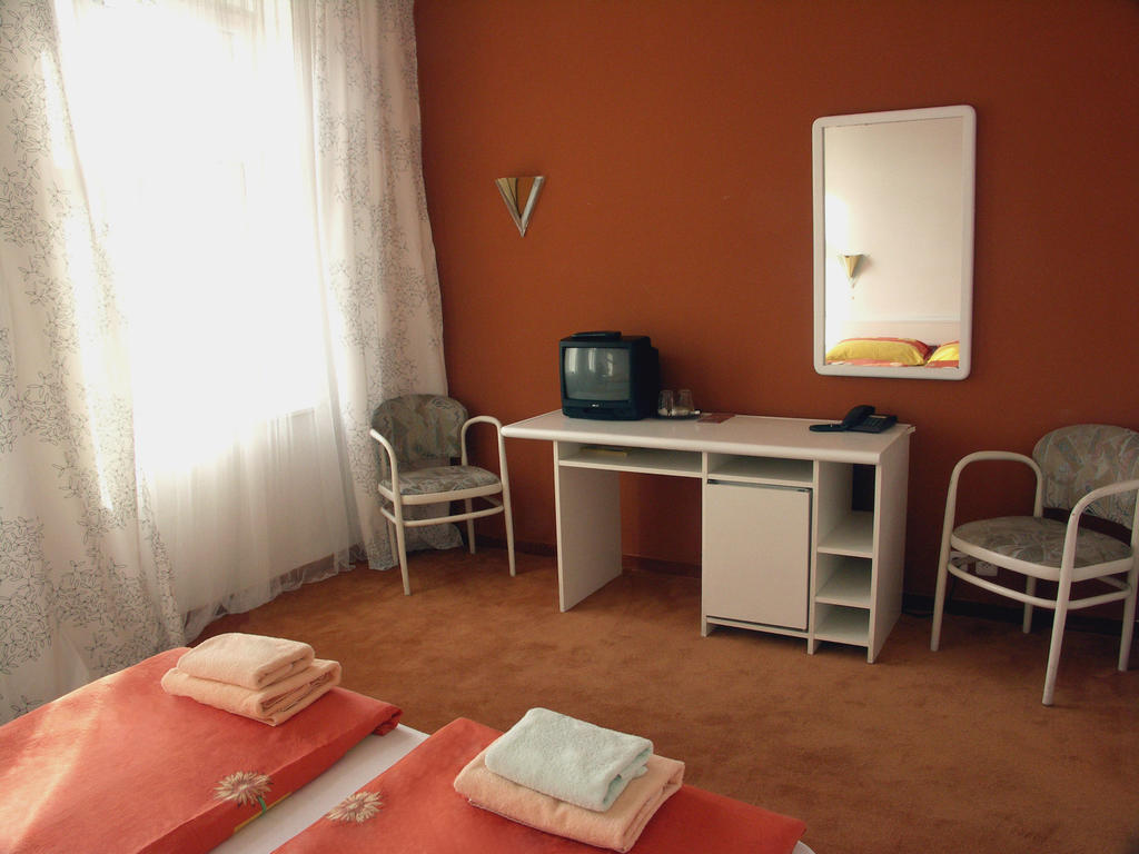 Hotel Saloon Zlín Екстериор снимка